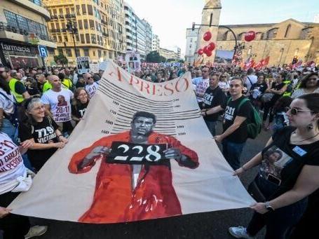 Tens of thousands protest on anniversay of deadly Spain flood